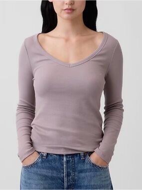 GAP Ribbed V-Neck T-Shirt in Bergama Neutral